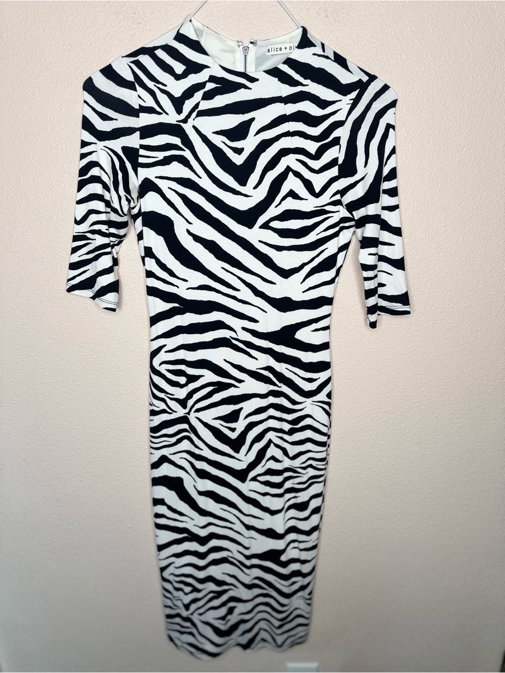 ALICE + OLIVIA black and white tiger Delora midi dress size 4 - Picture 3 of 6